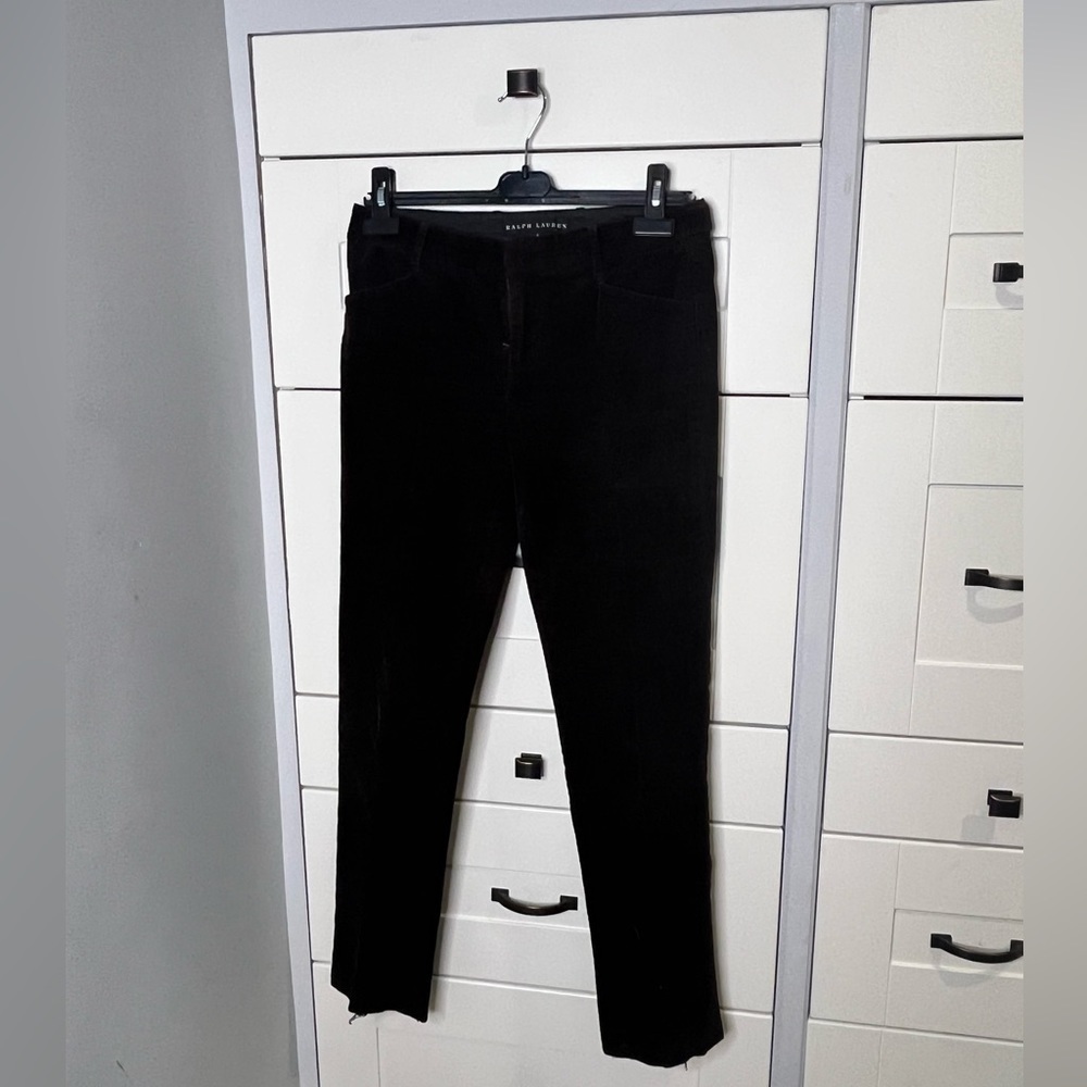 Ralph Lauren. Corduroy. Dark brown. Size 4. Pockets. Straight leg.